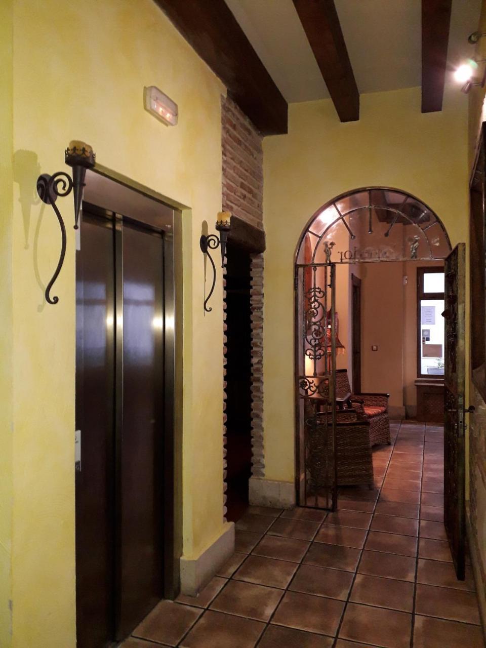 Hotel Rural El Marques Saldaña エクステリア 写真